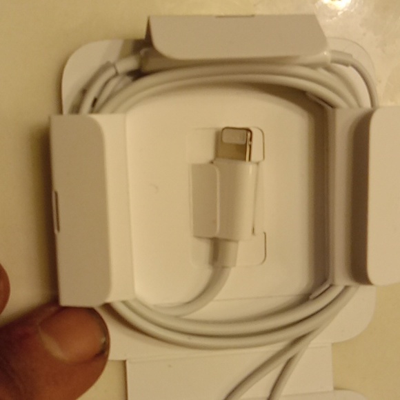 APPLE Stock earbude.NIB.white in original case!iPhone Only. - Picture 4 of 6